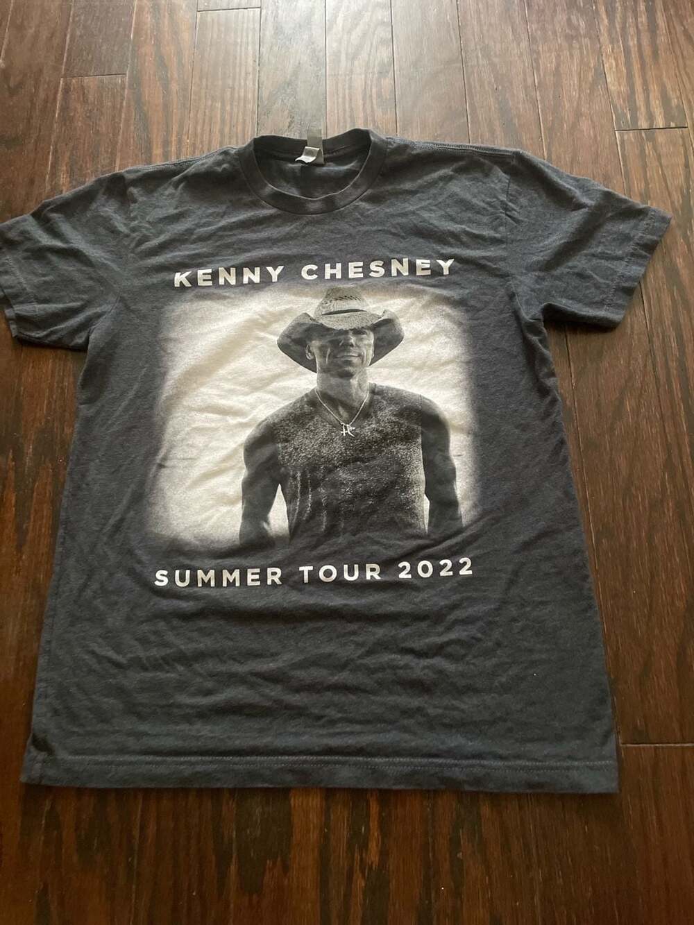 Kenny Chesney Here and Now Summer Tour 2022 Graphic T-Shirt - Picture 1 of 6